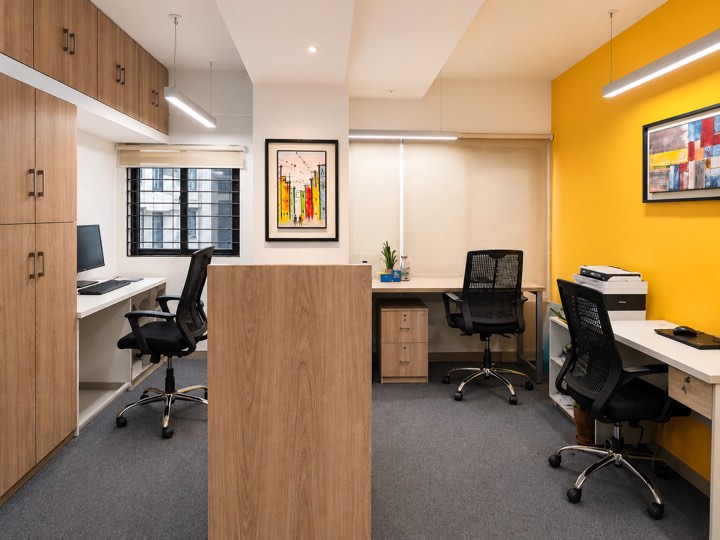 Open work station corner at Spaces by Greenbud